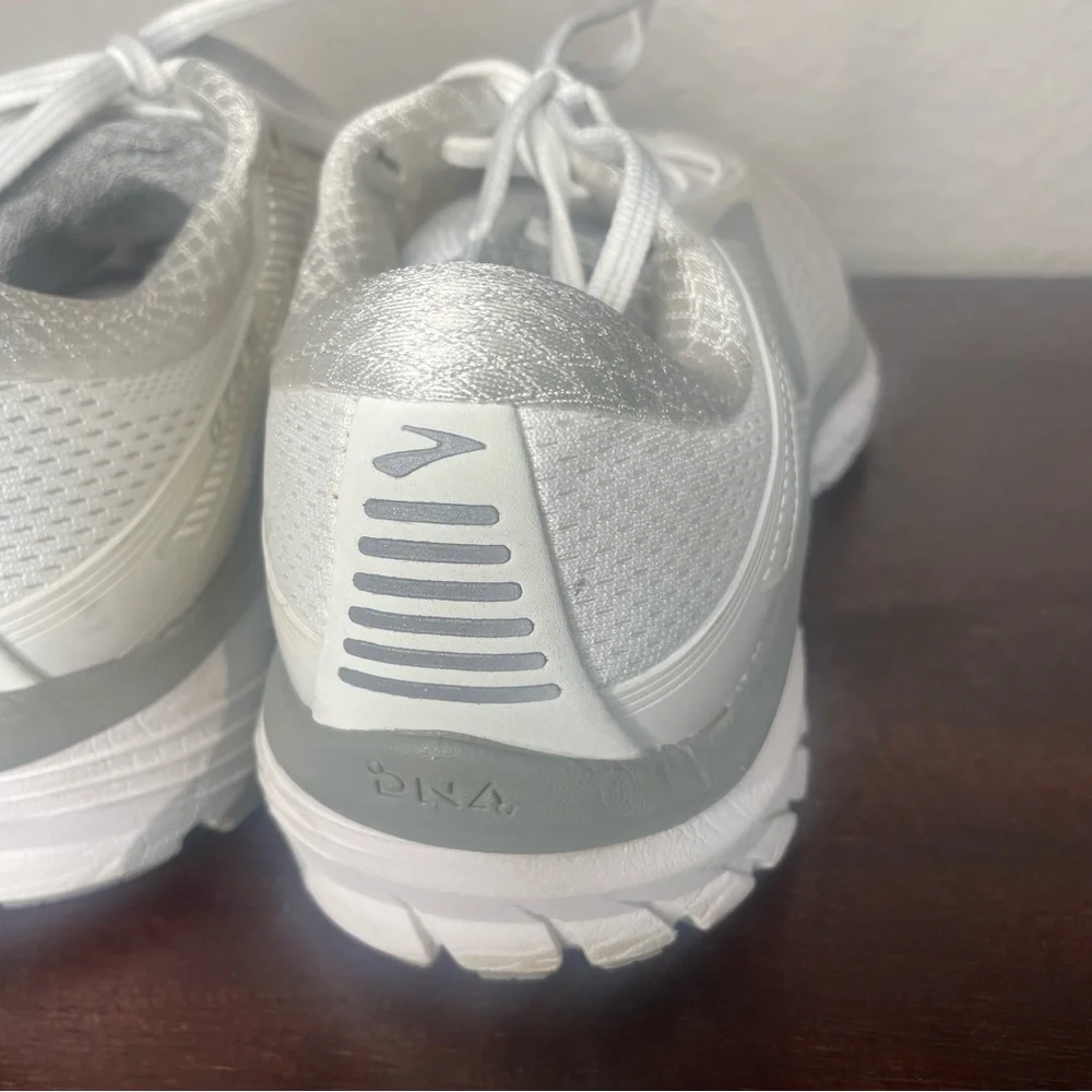 Brooks Adrenaline GTS 18 White Sneaker Size 9 - Picture 7 of 15